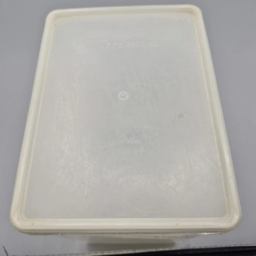 VINTAGE TUPPERWARE CONTAINER and LID 484-4 And 486-2‎